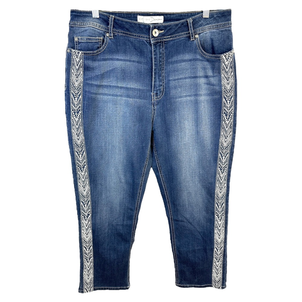 Cato Plus Size 16 Denim Capris Blue Embroidered Jeans Cropped High Rise 1557‎